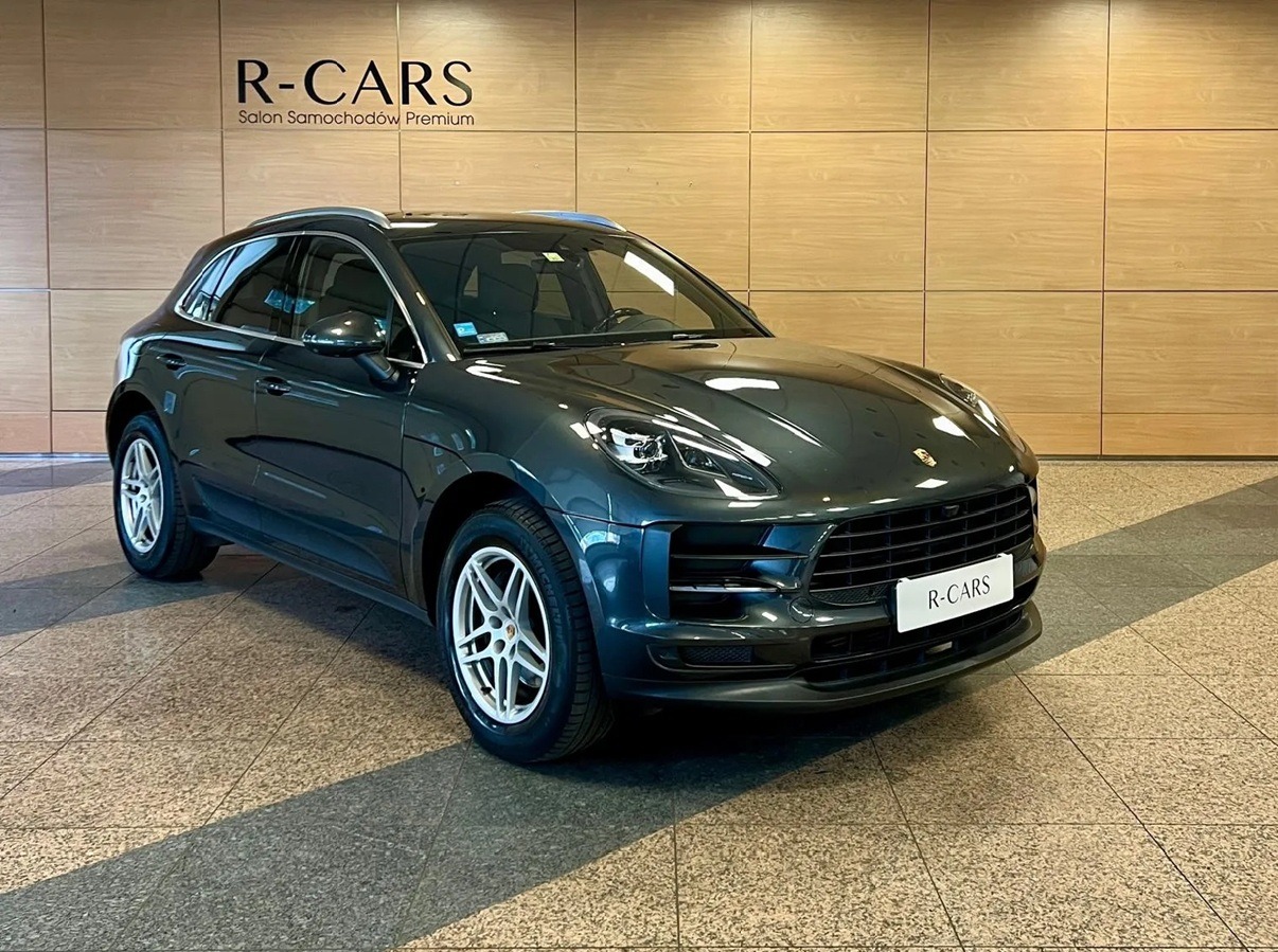 PORSCHE MACAN